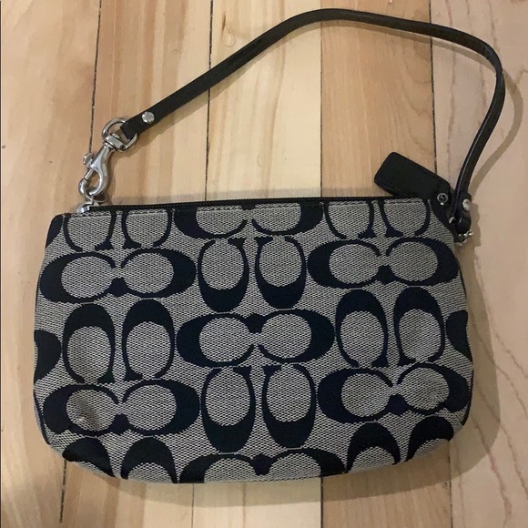 NEW/ never used/ COACH wrislet/ mini purse - Picture 2 of 3